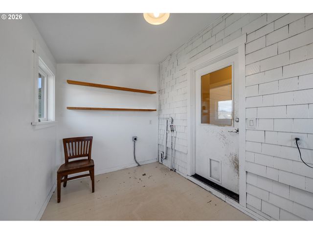 1802 8TH St, Tillamook, OR 97141