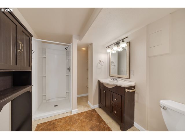 1802 8TH St, Tillamook, OR 97141