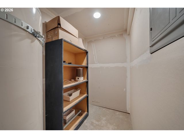 1802 8TH St, Tillamook, OR 97141
