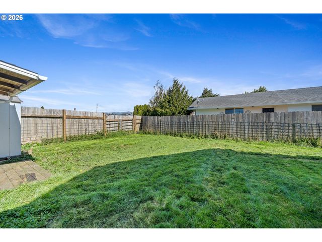 1802 8TH St, Tillamook, OR 97141