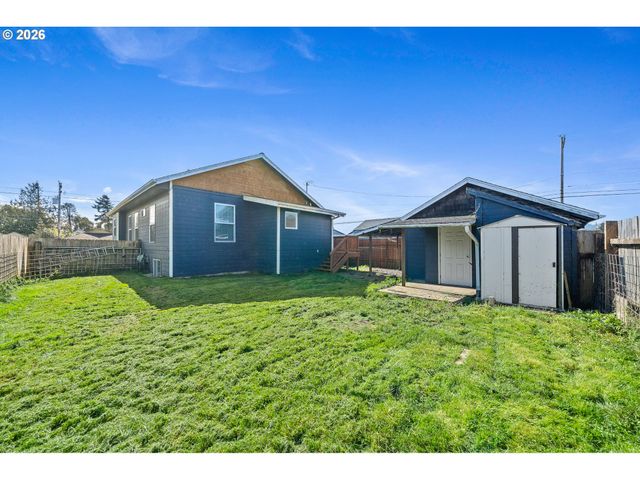 1802 8TH St, Tillamook, OR 97141