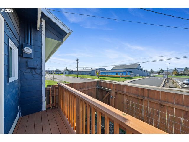 1802 8TH St, Tillamook, OR 97141