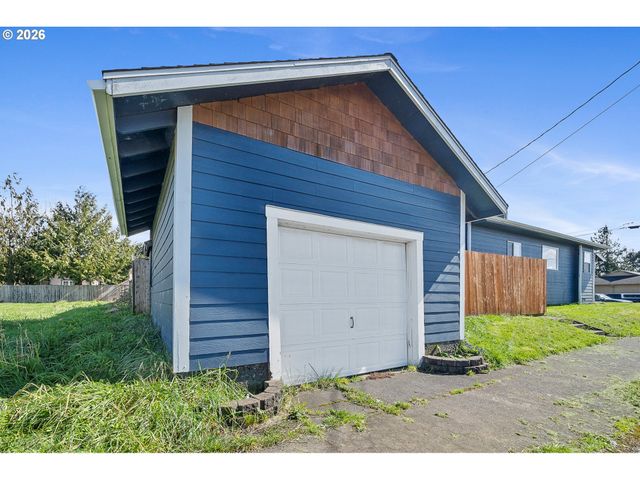 1802 8TH St, Tillamook, OR 97141