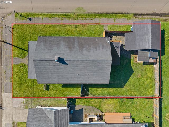 1802 8TH St, Tillamook, OR 97141
