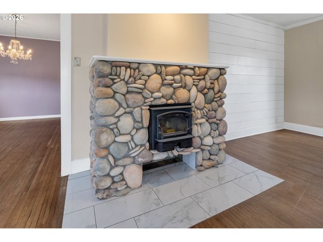 1802 8TH St, Tillamook, OR 97141