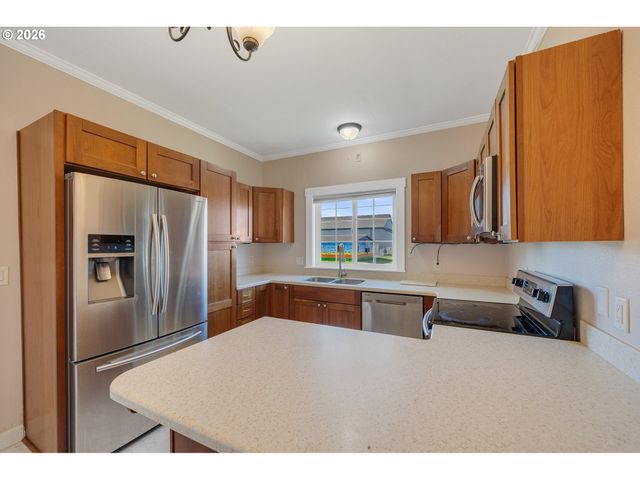 1802 8TH St, Tillamook, OR 97141