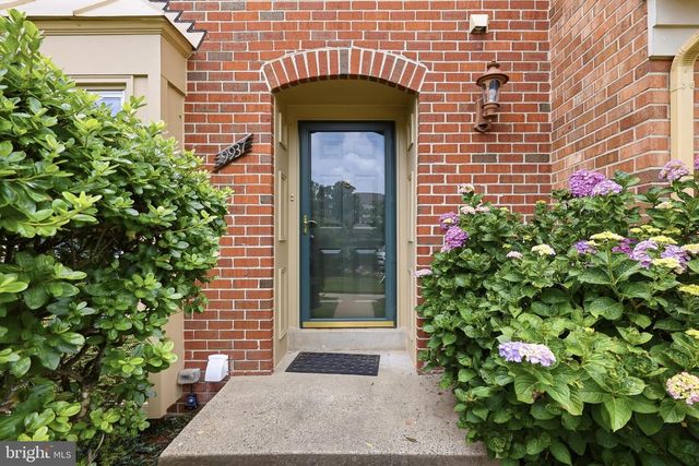 9937 WHITEWATER DR, Burke, VA 22015