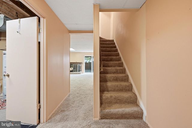 9937 WHITEWATER DR, Burke, VA 22015