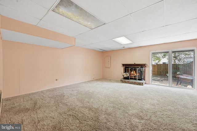9937 WHITEWATER DR, Burke, VA 22015