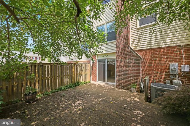 9937 WHITEWATER DR, Burke, VA 22015