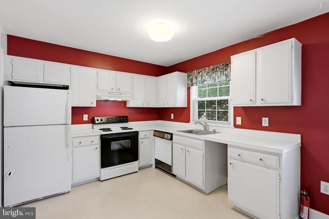 9937 WHITEWATER DR, Burke, VA 22015