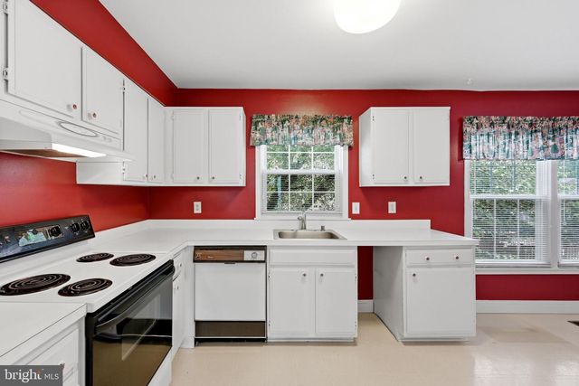 9937 WHITEWATER DR, Burke, VA 22015