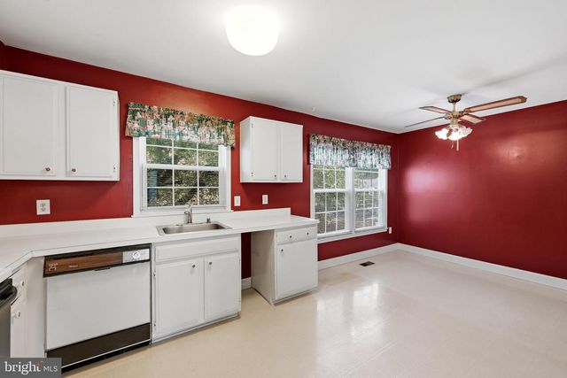 9937 WHITEWATER DR, Burke, VA 22015
