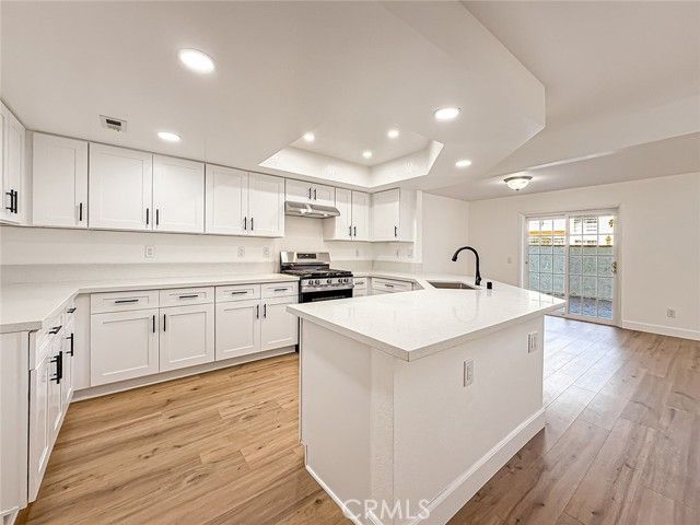 206 Camino Cortina, Camarillo, CA 93010