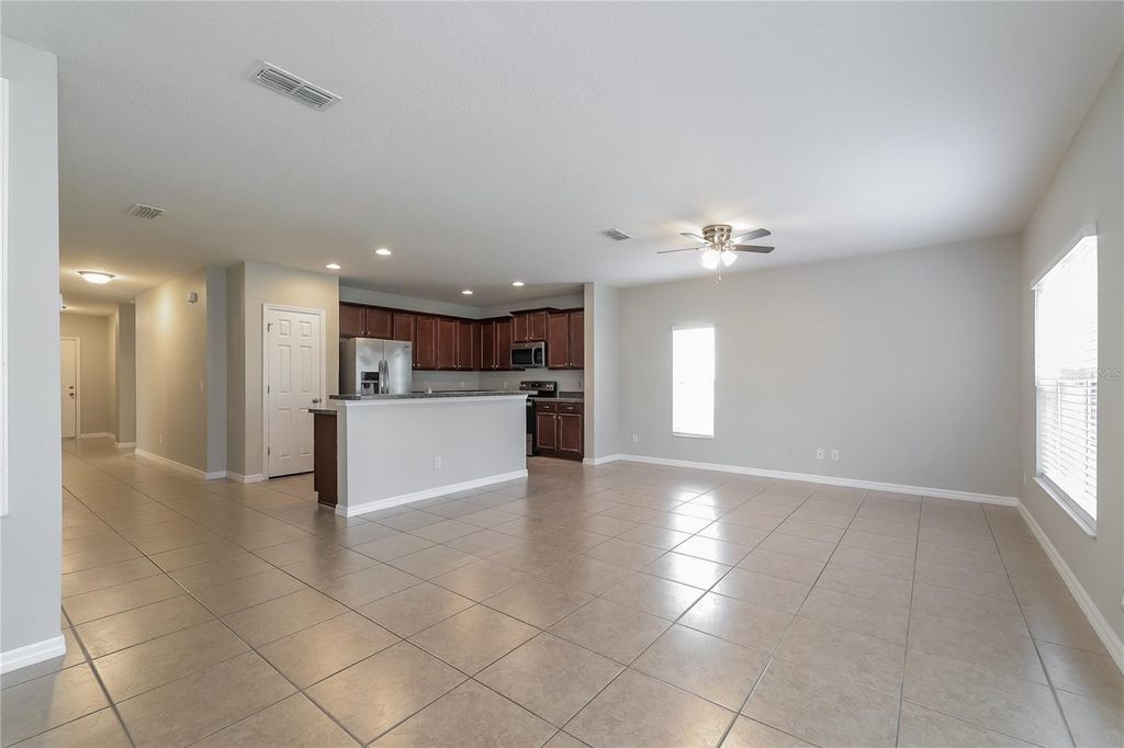 Image 3 of property listing at 122 VITORIA ROAD, Davenport, FL 33837