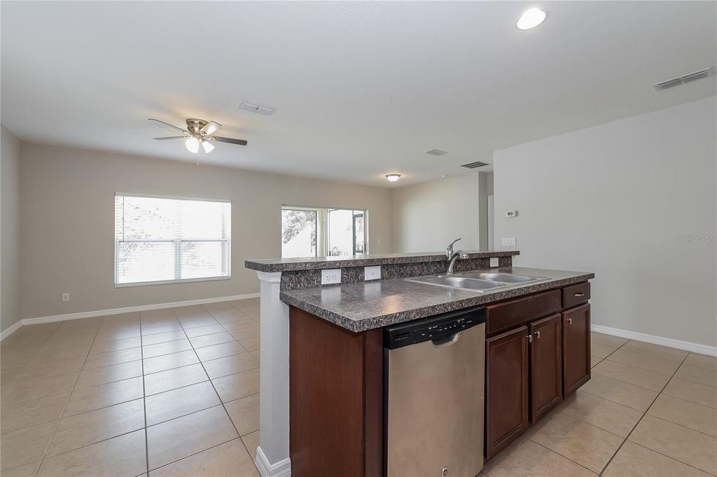 Image 4 of property listing at 122 VITORIA ROAD, Davenport, FL 33837
