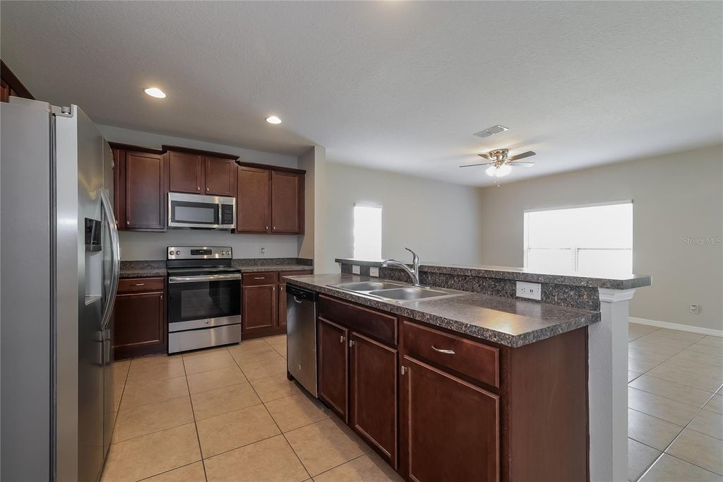 Image 5 of property listing at 122 VITORIA ROAD, Davenport, FL 33837