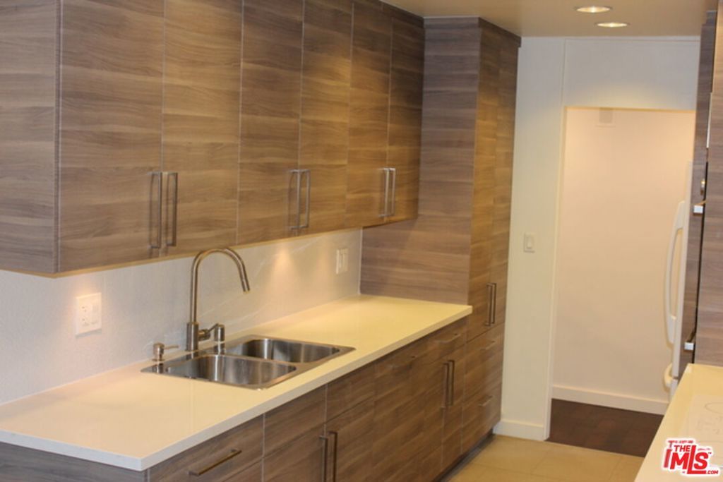 11044 OPHIR Drive 401, Los Angeles, CA 90024