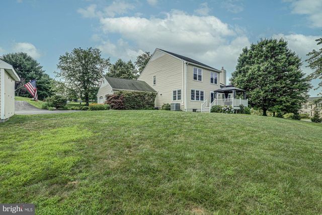 17 NOTTINGHAM DR, West Grove, PA 19390