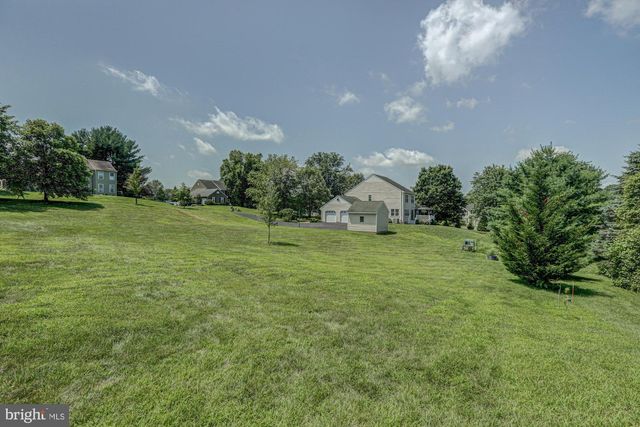 17 NOTTINGHAM DR, West Grove, PA 19390