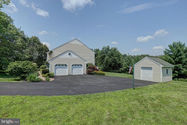 17 NOTTINGHAM DR, West Grove, PA 19390