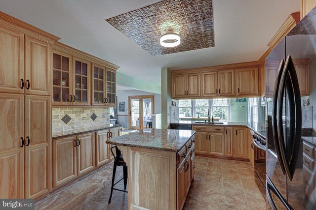 17 NOTTINGHAM DR, West Grove, PA 19390