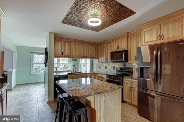 17 NOTTINGHAM DR, West Grove, PA 19390