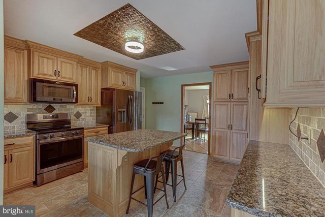 17 NOTTINGHAM DR, West Grove, PA 19390