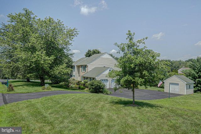 17 NOTTINGHAM DR, West Grove, PA 19390
