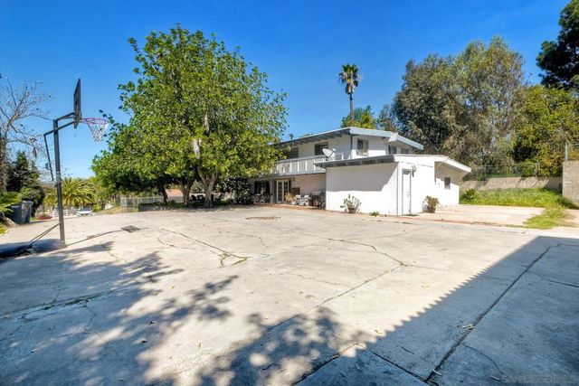 820 Birch Avenue, Escondido, CA 92027