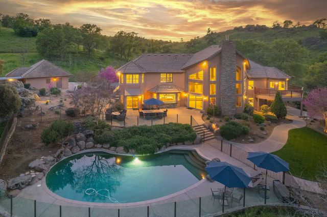 16115 Deer Path Lane, Clovis, CA 93619