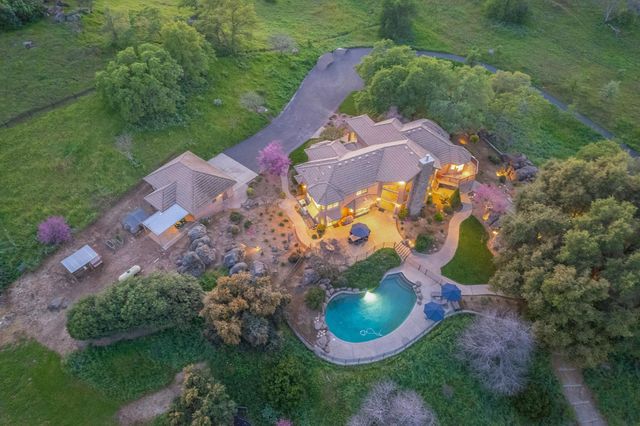 16115 Deer Path Lane, Clovis, CA 93619