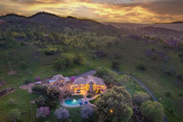 16115 Deer Path Lane, Clovis, CA 93619