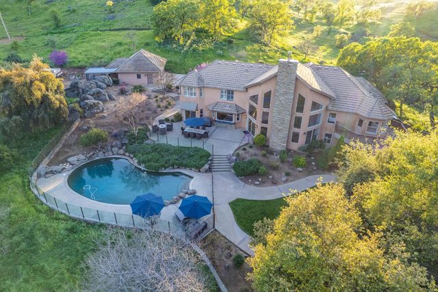 16115 Deer Path Lane, Clovis, CA 93619