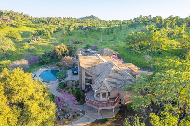 16115 Deer Path Lane, Clovis, CA 93619