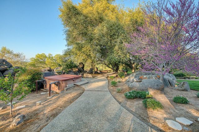 16115 Deer Path Lane, Clovis, CA 93619