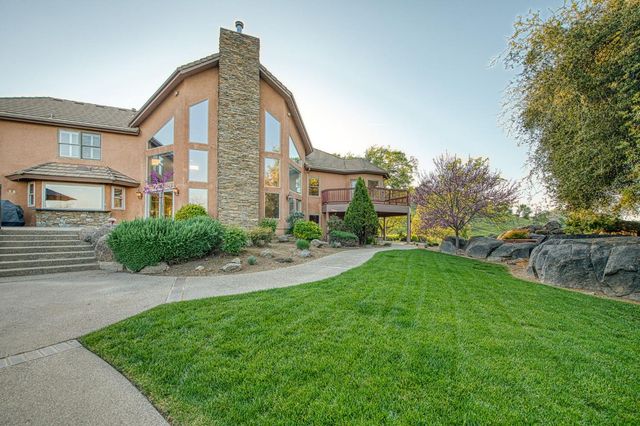 16115 Deer Path Lane, Clovis, CA 93619