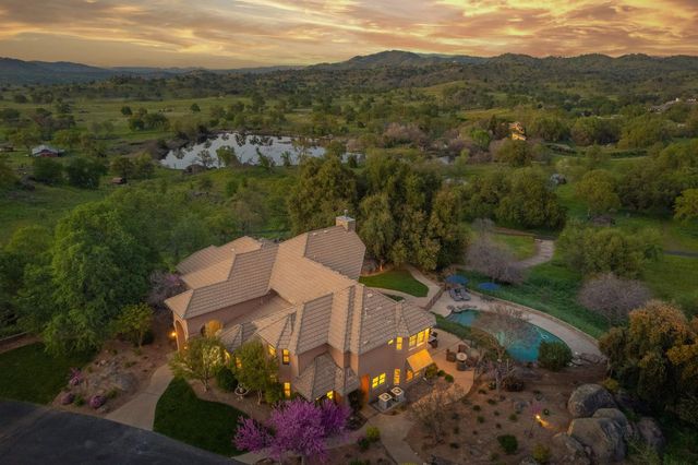 16115 Deer Path Lane, Clovis, CA 93619