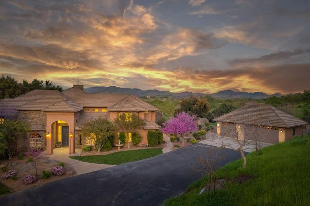 16115 Deer Path Lane, Clovis, CA 93619