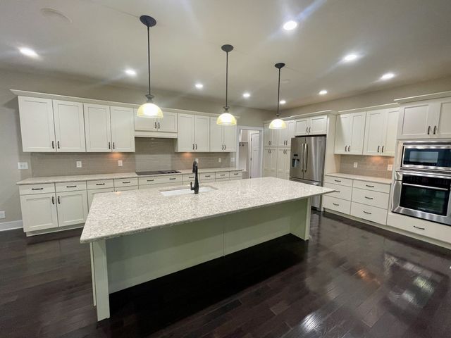 104 Peacock St, Bell Buckle, TN 37020