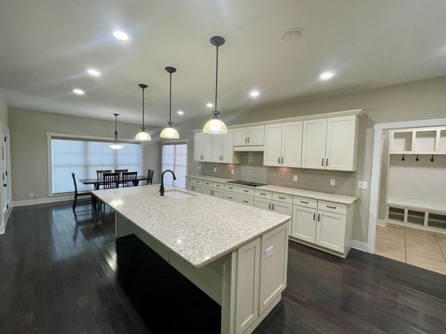104 Peacock St, Bell Buckle, TN 37020