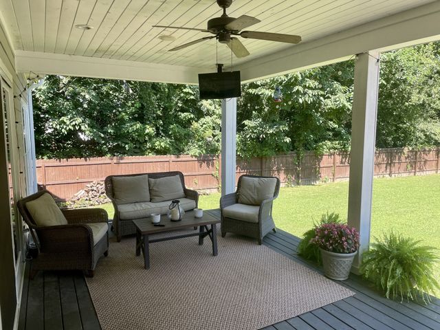 104 Peacock St, Bell Buckle, TN 37020