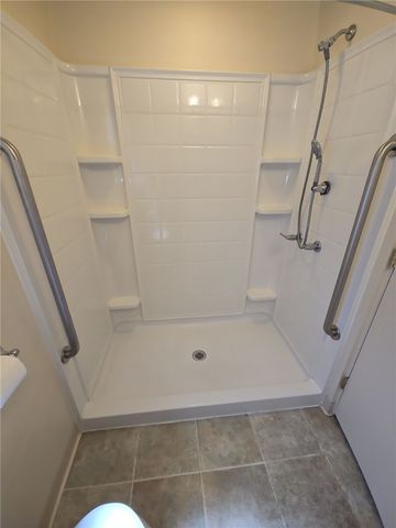 103 Castle Dr, West Mifflin, PA 15122