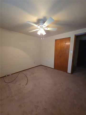 103 Castle Dr, West Mifflin, PA 15122