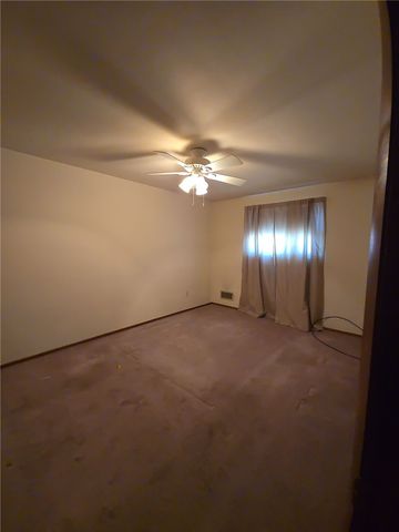 103 Castle Dr, West Mifflin, PA 15122