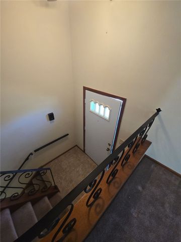103 Castle Dr, West Mifflin, PA 15122