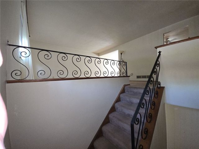103 Castle Dr, West Mifflin, PA 15122