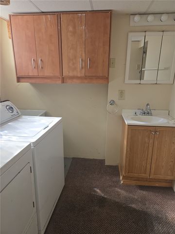 103 Castle Dr, West Mifflin, PA 15122