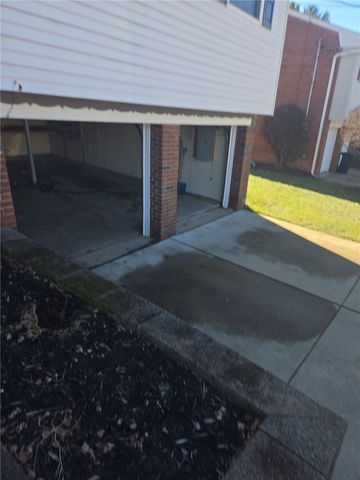 103 Castle Dr, West Mifflin, PA 15122
