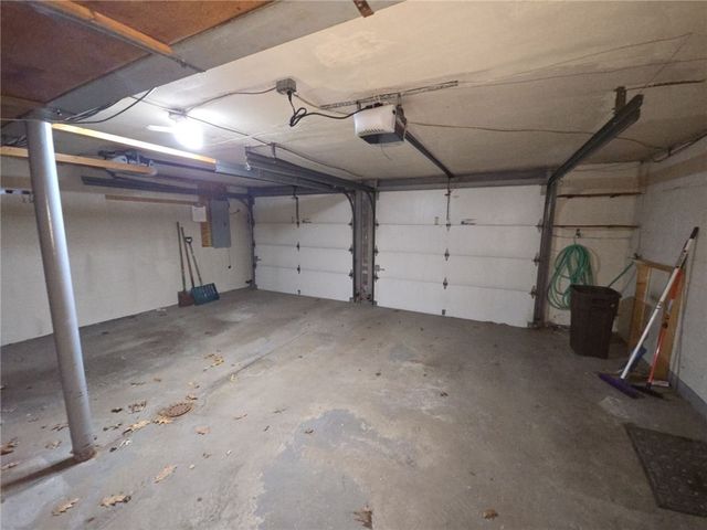 103 Castle Dr, West Mifflin, PA 15122